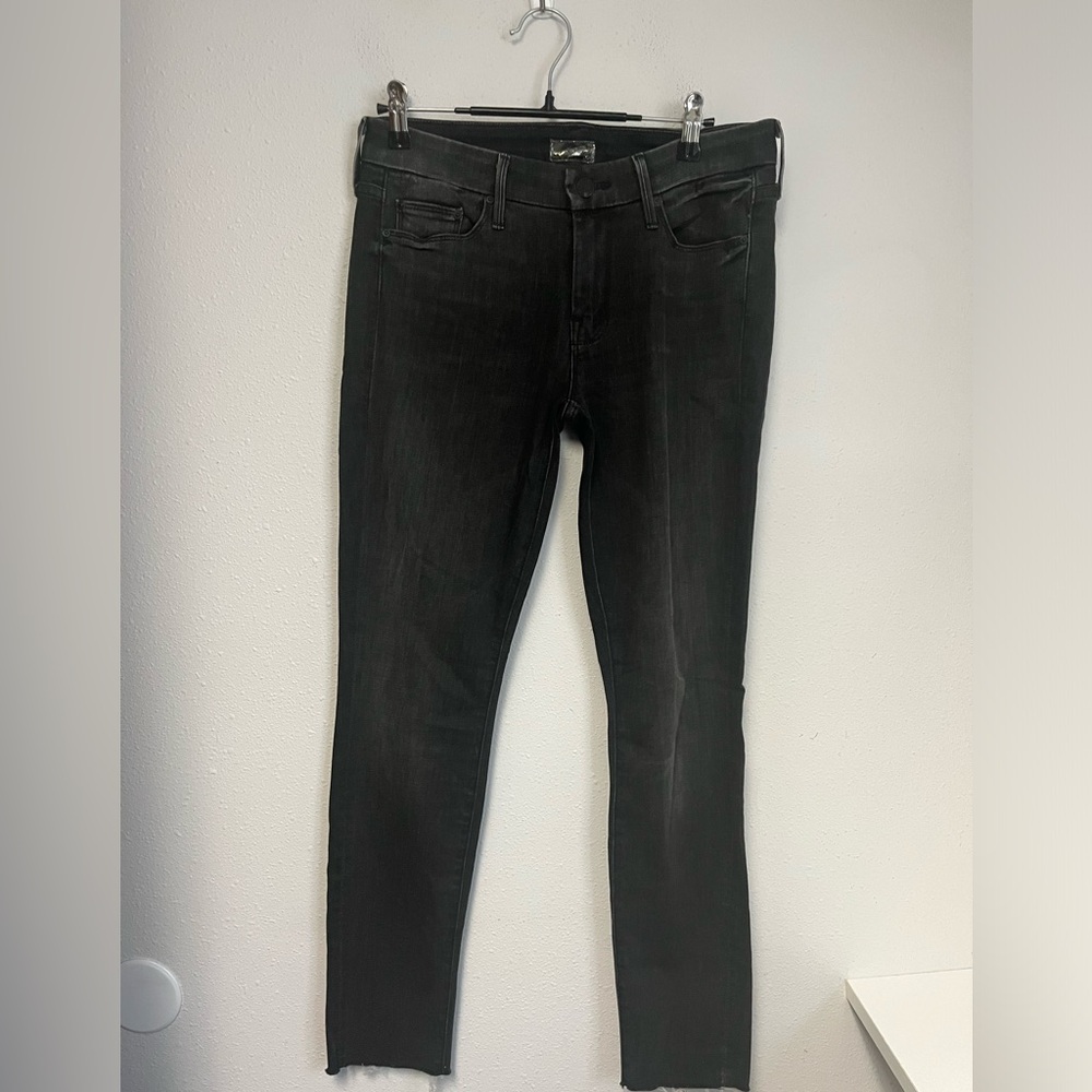 MOTHER Black Ankle Cropped Jeans Sleek Style